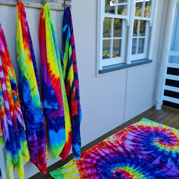 ICY RAINBOW DOUBLE SWIRL MEGA TOWEL - Image 2